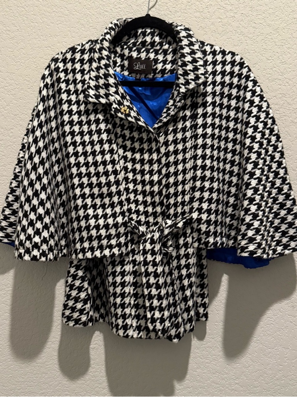 Luii Black & White Houndstooth Tie-Waist Cape Coat